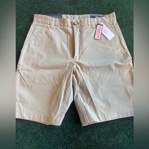 Vineyard vines classic fit shorts size 30 khaki color 9in inseam